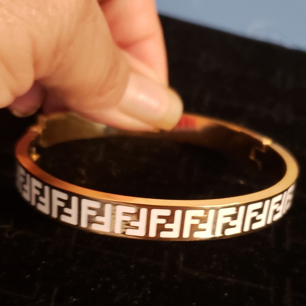 18k Gold Plated Titanium Steel Bracelet Double F Design Bangle White Letter New - Picture 3 of 7
